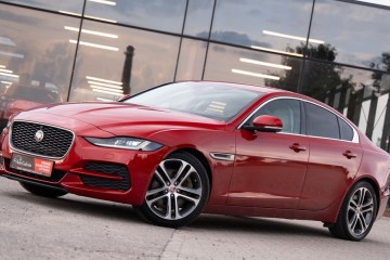 Jaguar XE D200 R-Dynamic SE